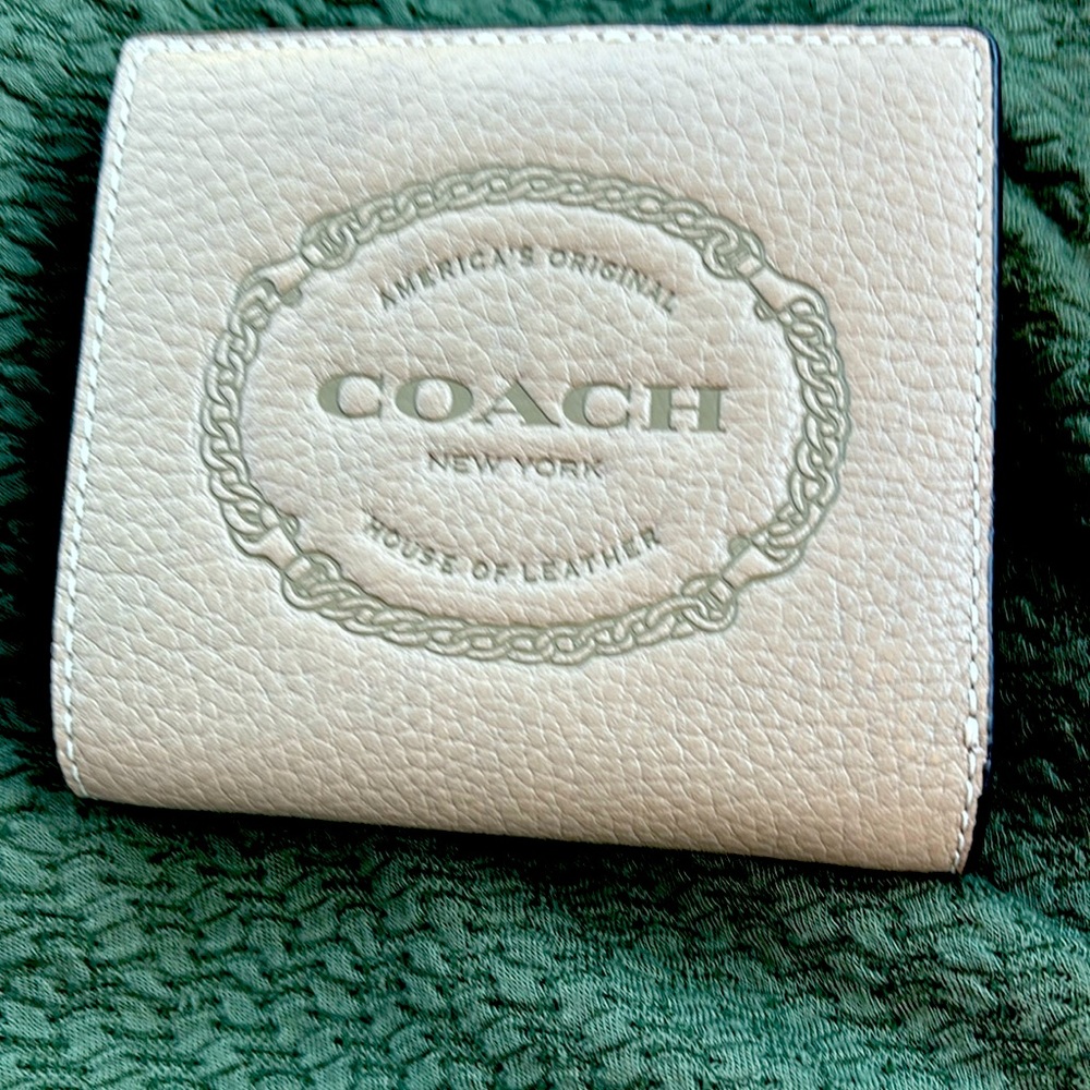 NWT COACH HERITAGE LEATHER SNAP WALLET ( TAUPE) NO CALLOUTS